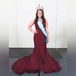 🌟JOVANI🌟 burgundy glitter gown with train